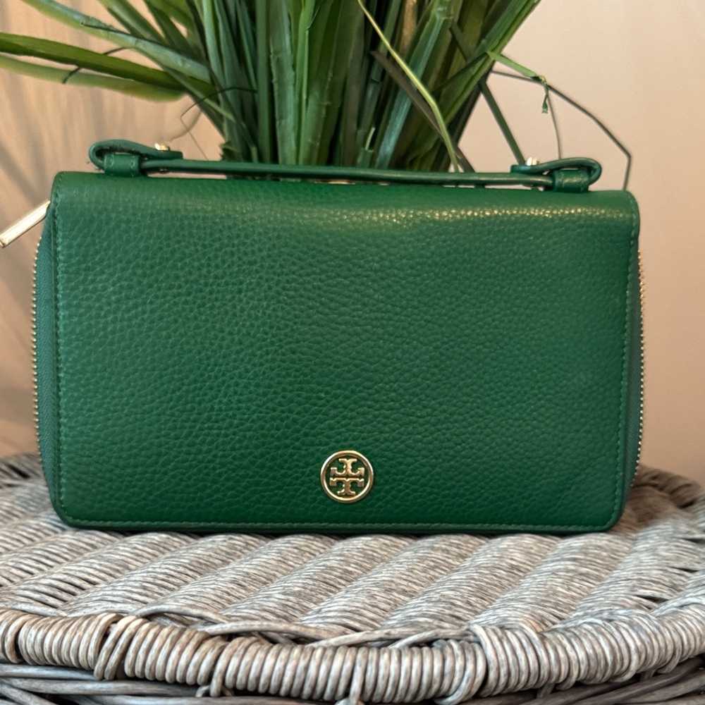 Tory Burch Green Leather Wristlet
